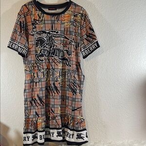 FASHIONIST STYLE Burberry Dress With An Equestrian Knight Print